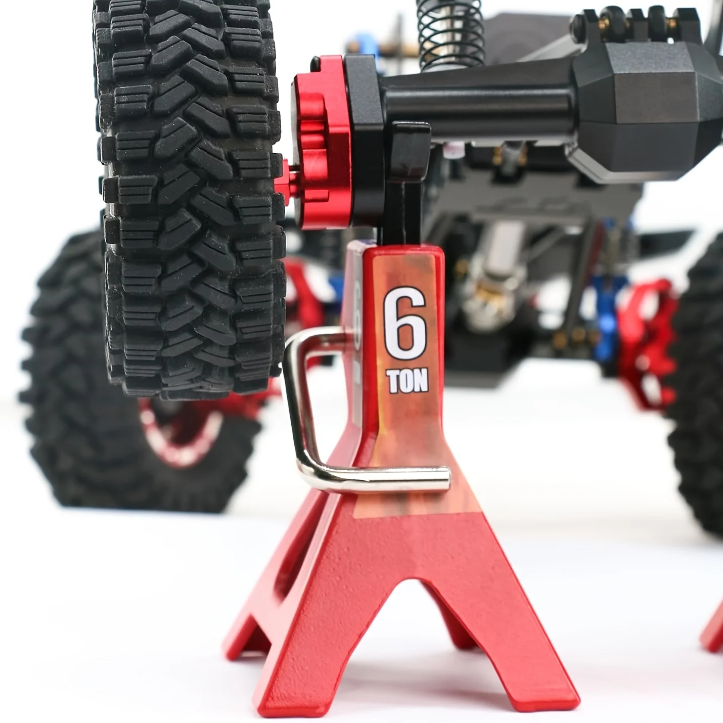 Ensemble de cadres de levage en métal de 4 pièces pour voitures sur chenilles 1/10 RC – Supports de cric de simulation à hauteur réglable dans un style 6 tonnes et 3 tonnes (rouge)