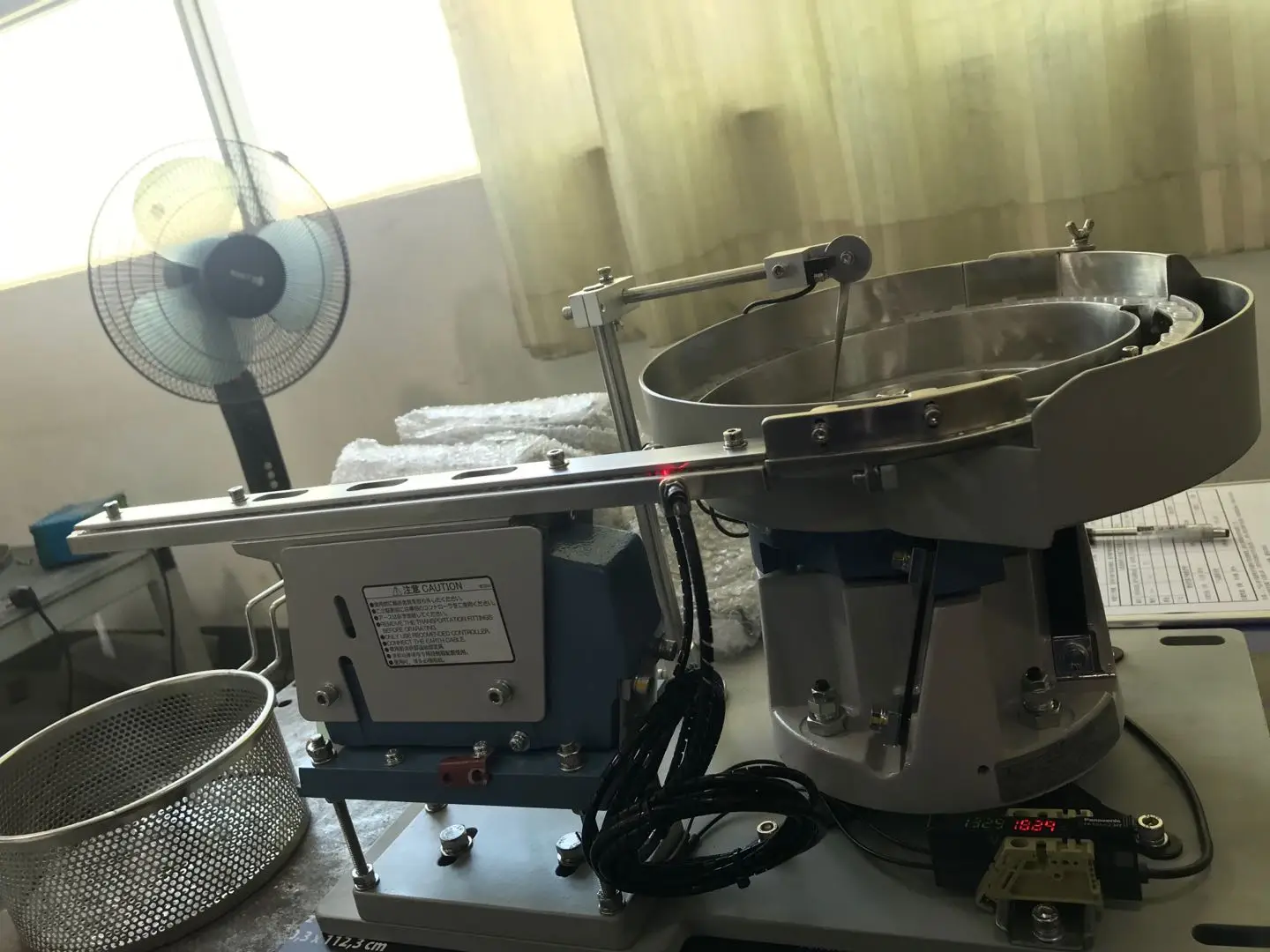 Electromagnetic Vibrating Feeder With Vibration Controller And Vibration Chassis Vibratory Bowl Feeder For O-ring