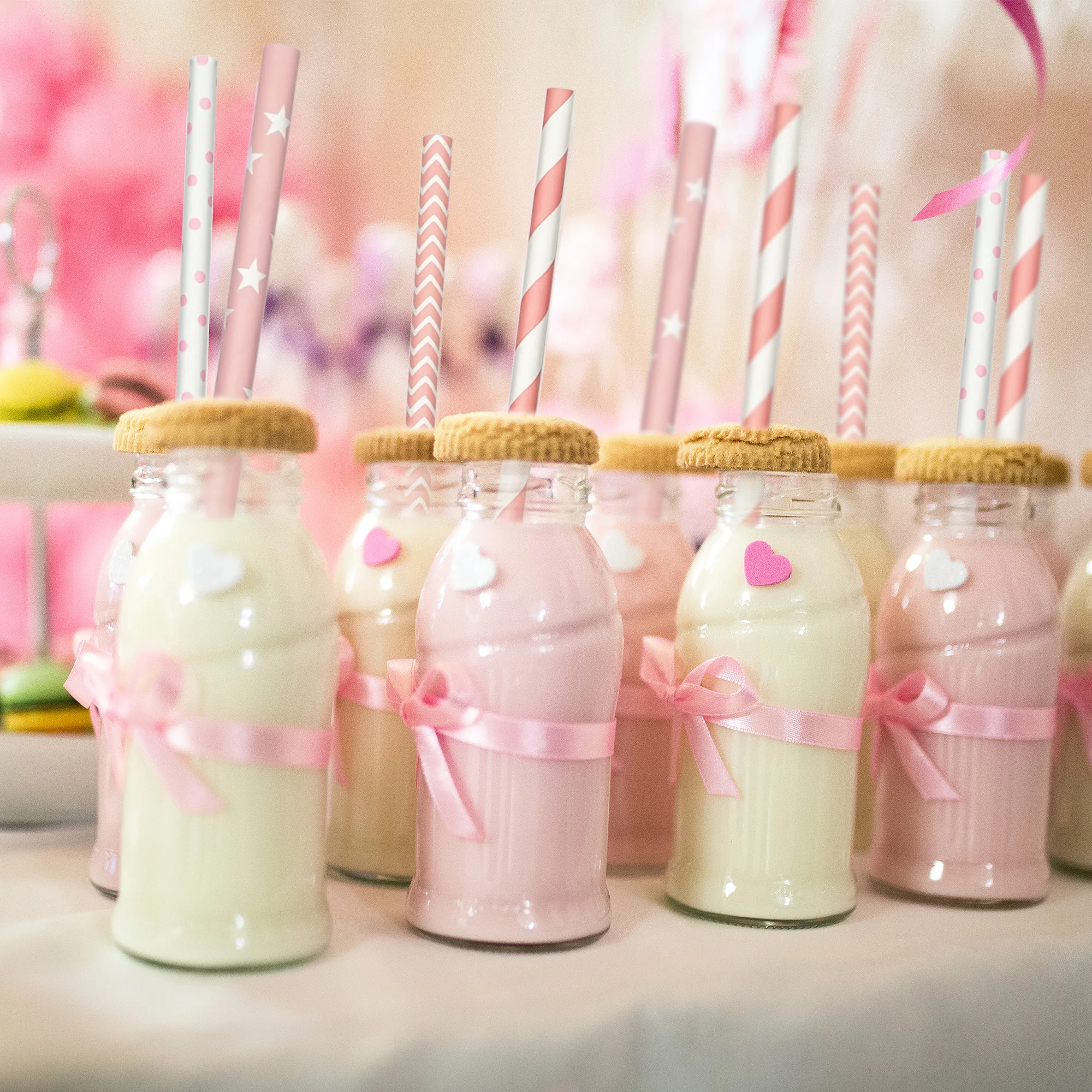 A set of 100 pink paper straws - Ideal for birthdays, weddings, and various celebrations