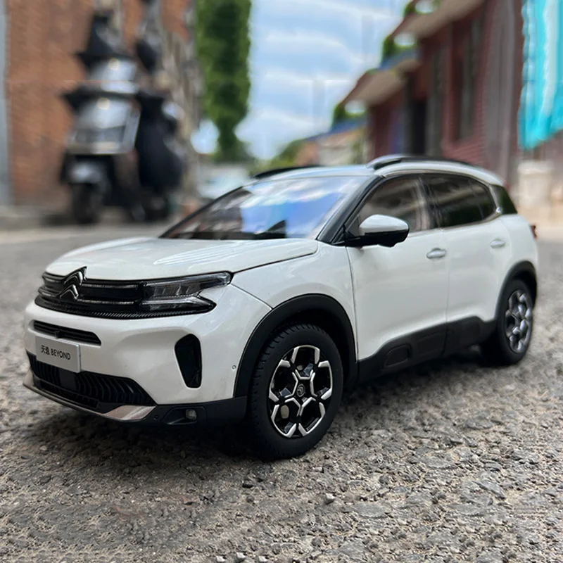 Diecast Alloy 1:18 Scale BEYOND C5 AIRCROSS Off Road SUV Car Model Red White Adult Toy Collection Display Ornament Gift Souvenir