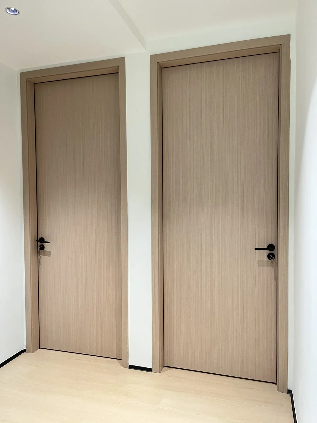 

China Manufacturer Custom High Quality Internal Room Flush Wooden Door Design Bedroom Modern Frameless Interior Bedroom Doors