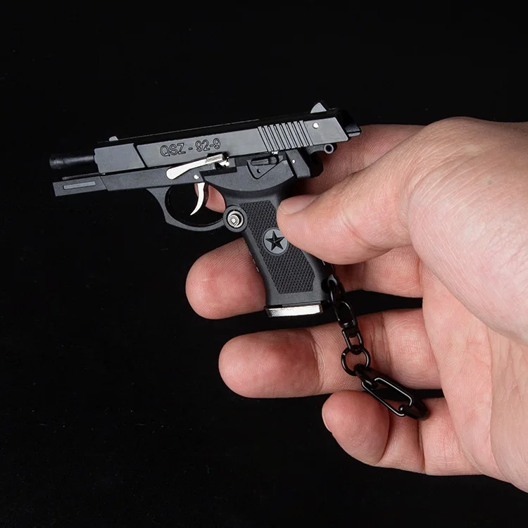 Festival Party Gift Semi Alloy 1:3 Toy Gun Model QSZ 92 Pistol Shell Eject Keychain Pendant Mini Pistol Christmas Party Supplies