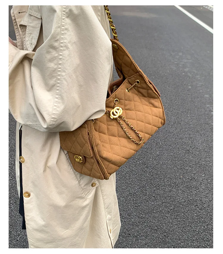 

Light luxury frosted crossbody bag diamond check chain bucket bag large capacity underarm commuter premium shoulder bag