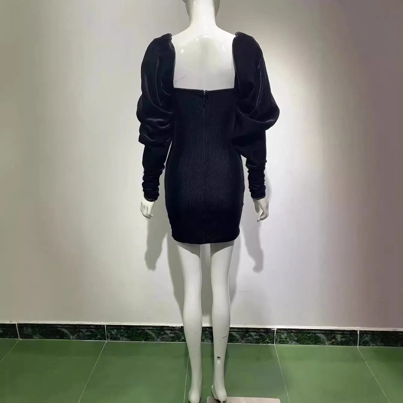 Nieuwjaar vierkante kraag lange mouw slim-fit zwarte feestjurk high-end naam Slow Toast avondkleding