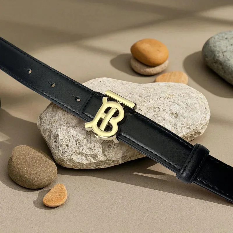 2025 Cintura per le donne Nuovo 1 pz Cintura da donna con lettera Fibbia in lega Cintura di moda Cintura per jeans per il tempo libero Cintura gonna lunga di fascia alta