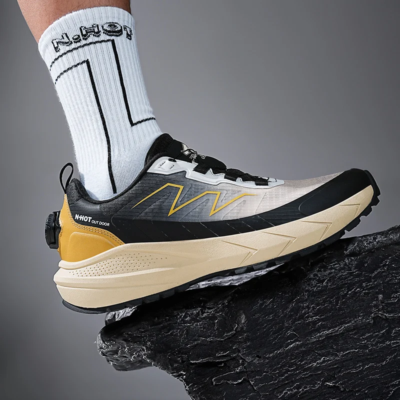 

Winter men's comfortable sports shoes with waterproof and non slip leather surface, outdoor running men's shoes, wear-resistant