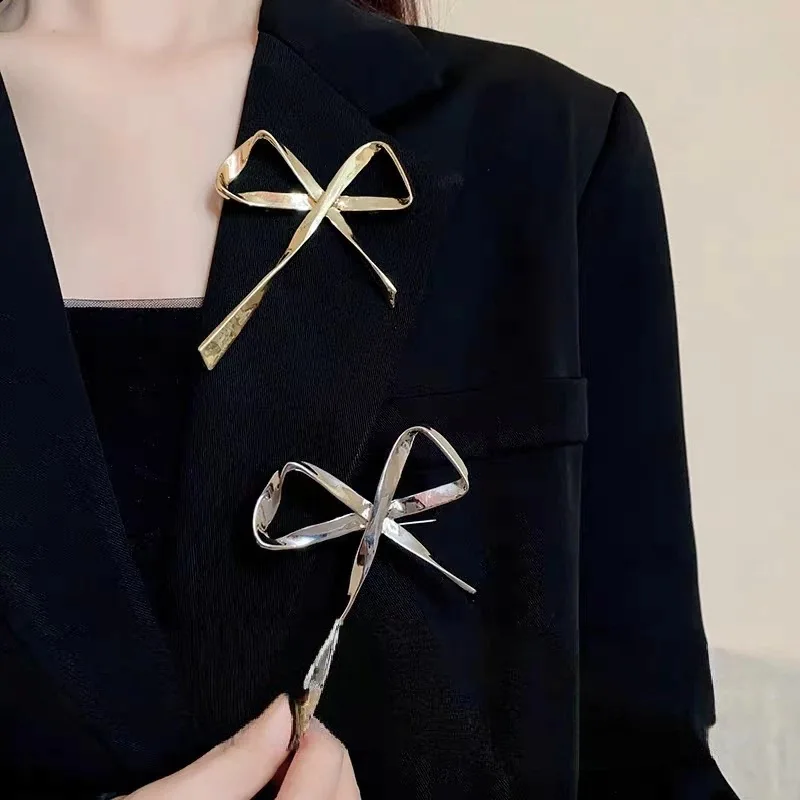 Minimalist Metal Cross Ribbon Bow Brooch Unisex, Stylish Lapel Pin for Office Party, Fashion Accessory Gift for Friends