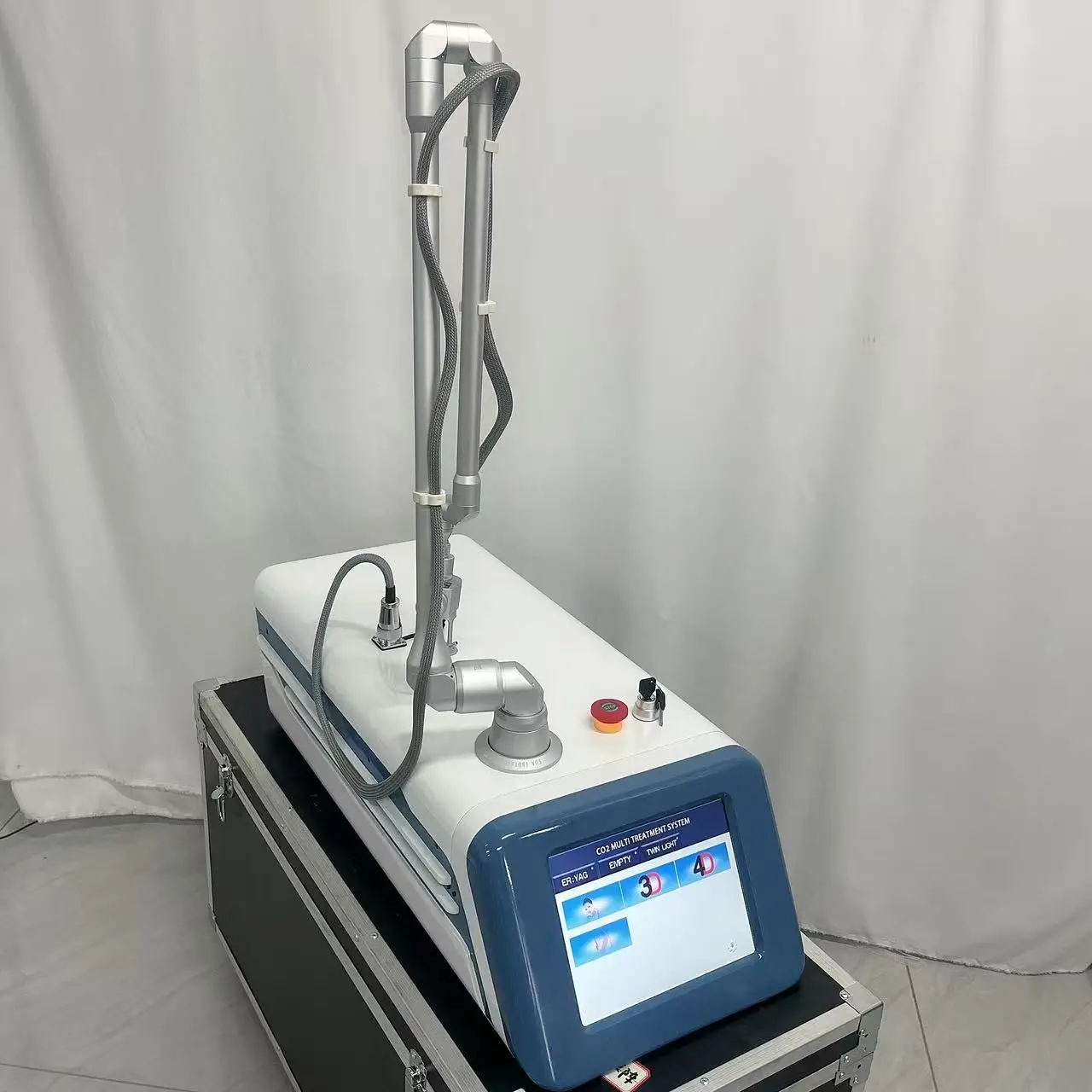 Professional Portable CO2 Fractional Laser Machine for Carbon Peel, Skin Resurfacing, Skin Tightening, Skin Rejuvenation view 2