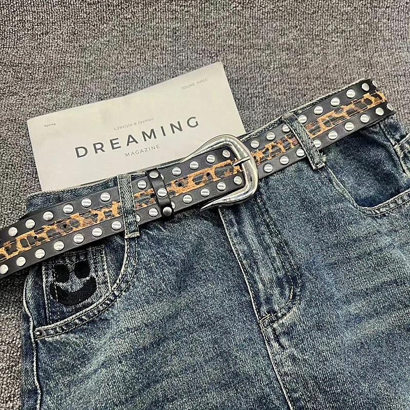 

Американский ретро-ремень y2k для женщин, новый ремень в стиле панк с леопардовым принтом и заклепками, ниша и универсальный, в сочетании с дизайнерским джинсовым ремнем