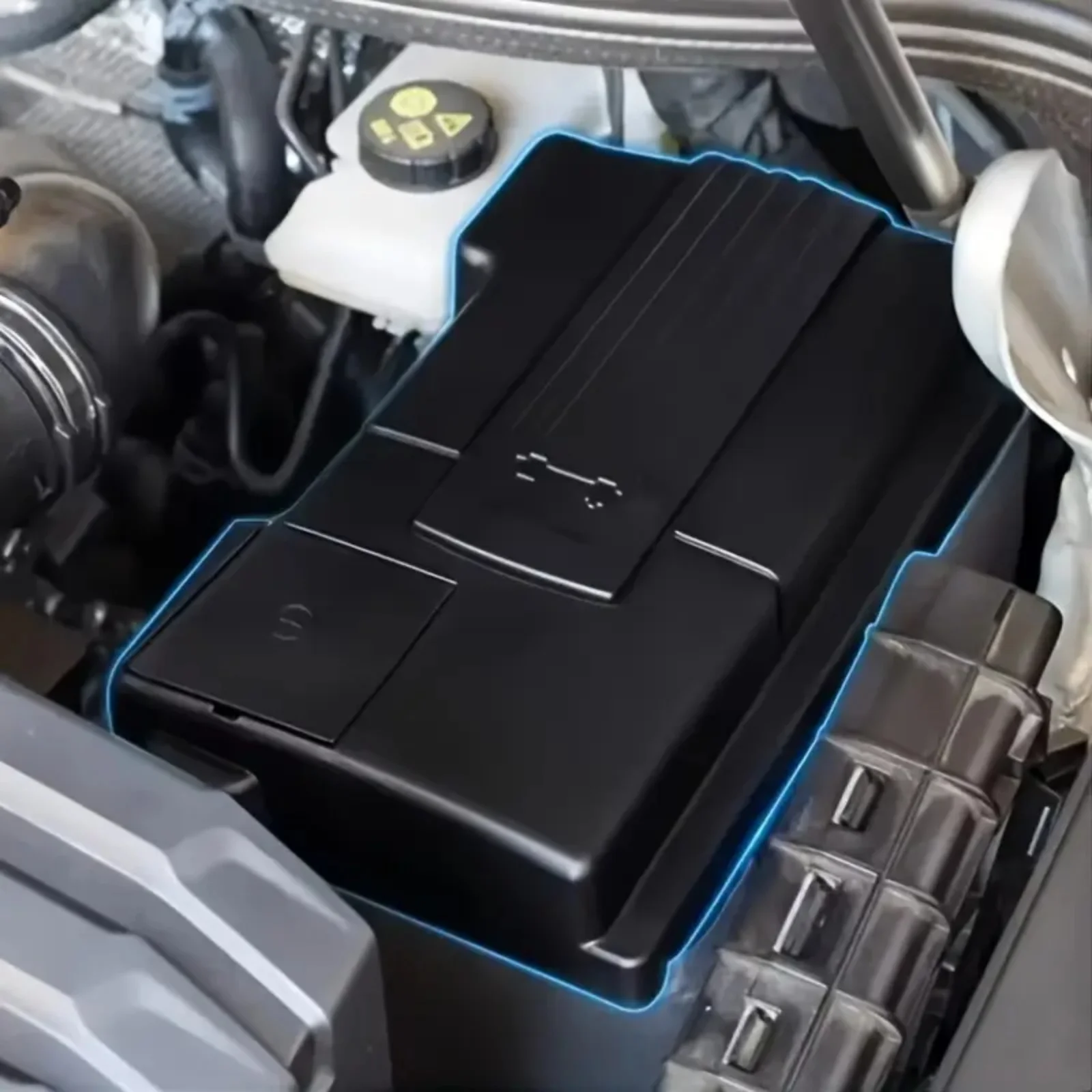 

Car Engine Battery Dustproof Cover Waterproof Protective Shell For VW Golf Mk7 Positive Electrode Protection Rust Proof Cover