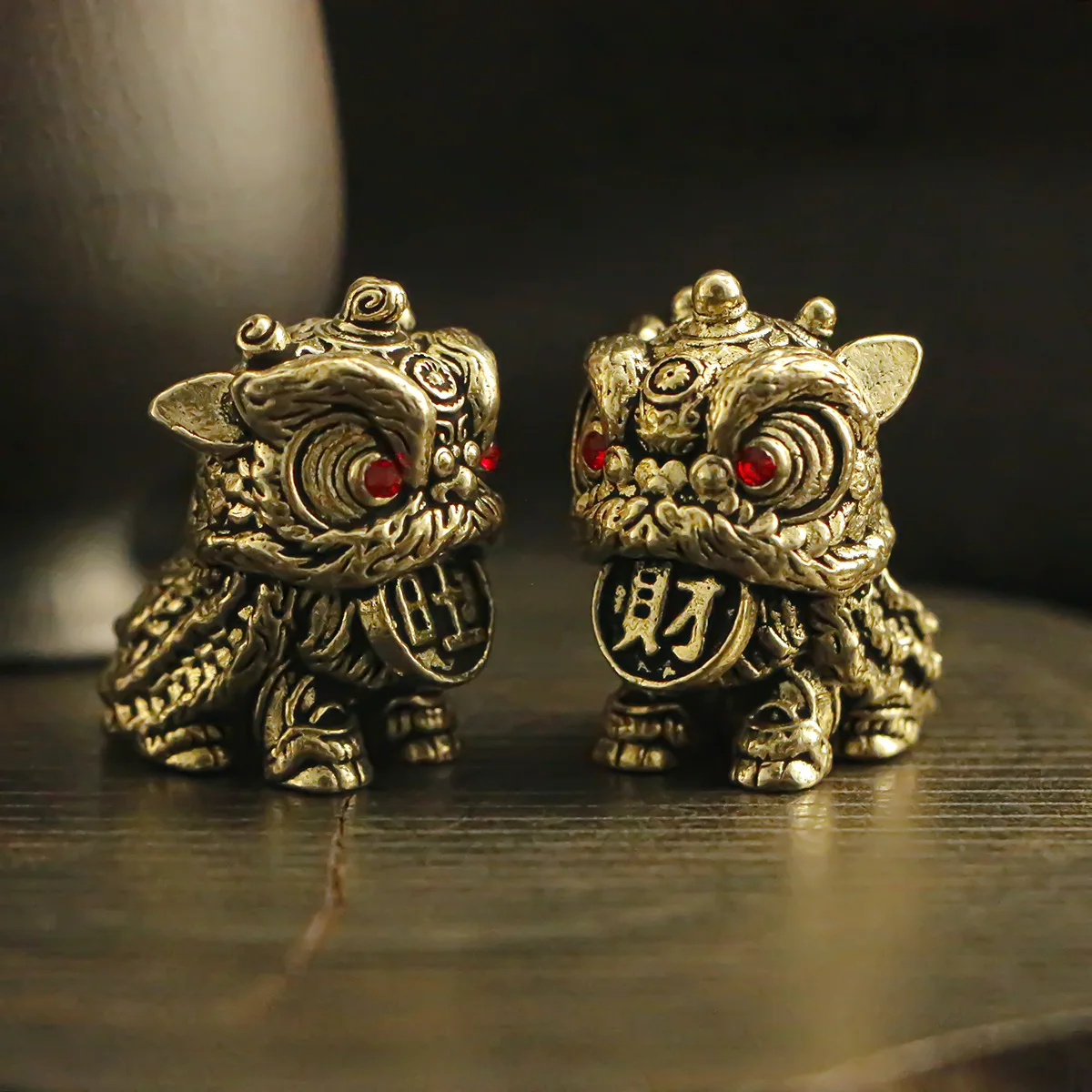2 pieces of brass lion awakening and prosperity cartoon lion awakening ornaments desktop decoration copperware ornaments