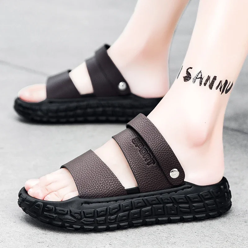 

Тапочки на шиновой подошве 2025 года, мужские легкие сандалии двойного назначения на мягкой подошве для летней одежды, противоскользящие спортивные пляжные крокодилы