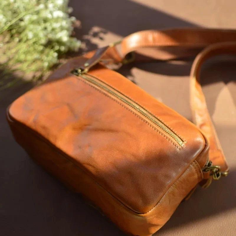 

AETOO Vintage leather men's postman baottau layer plant cowhide shoulder bag men's crossbody bag casual Korean version of the fa