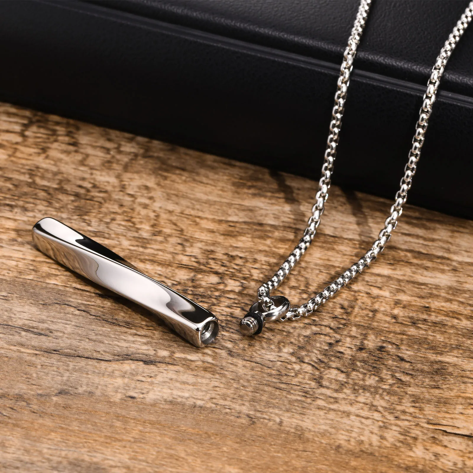 Stilvolle Mobius Halsketten für Männer, Wasserdichte Edelstahl Twisted Vertikale Bar Anhänger Kragen Geschenke Schmuck, Kann Geöffnet Werden – Detail 6