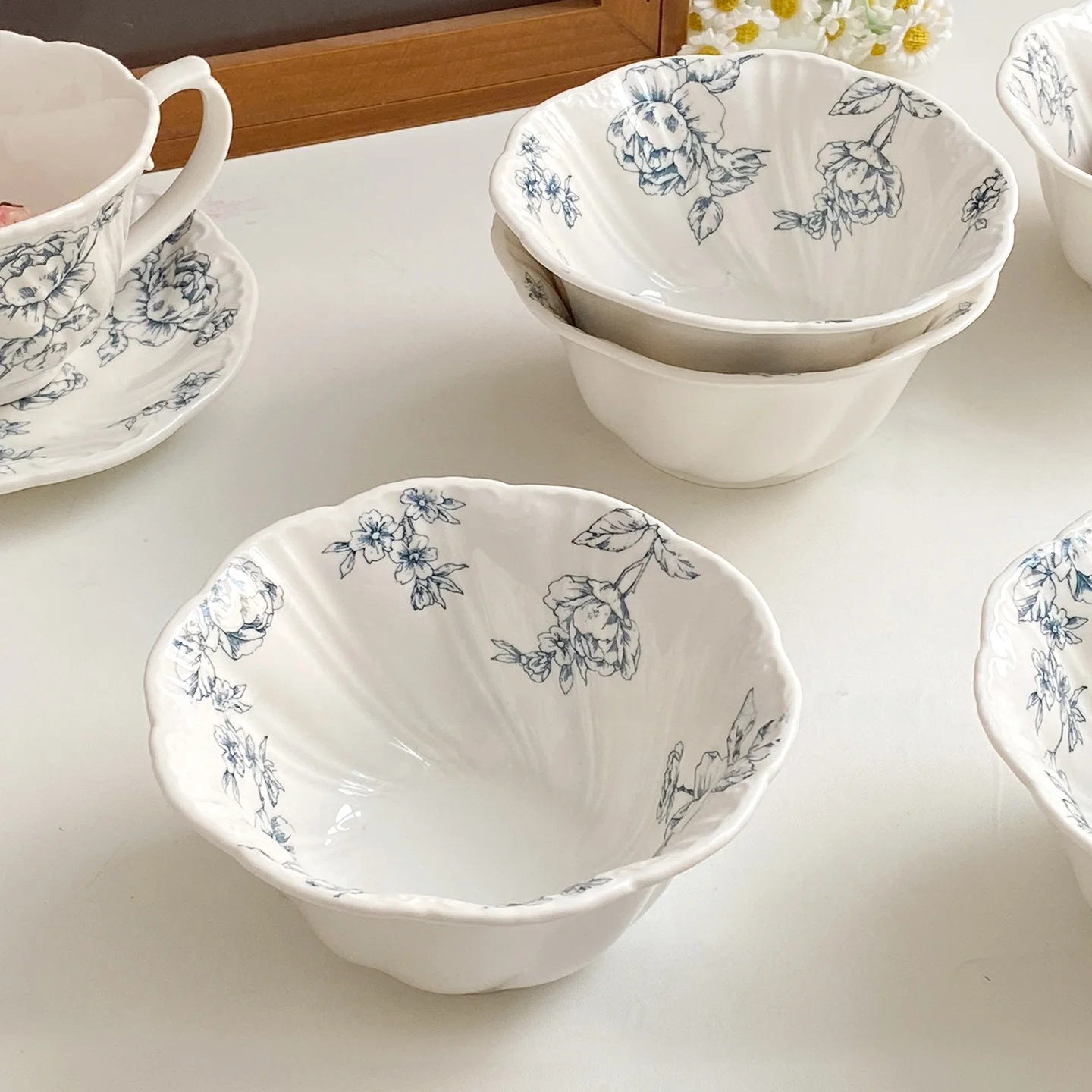 

Retro July Rabbit Ceramic Tableware Set Home Use Mist Blue Lace Bowl High Aesthetic Value Salad Rice Bowl Floral Pattern