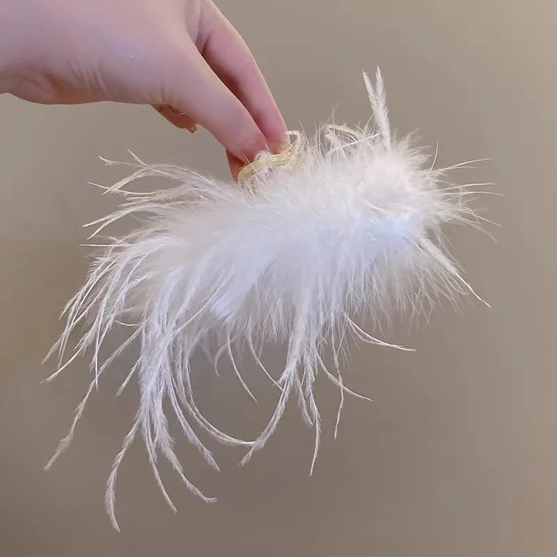 Imitated Ostrich Feather Hair Claw Clips Korean Ins Plush Ponytail Hairpin Crab Barrette for Women Girl Luxury Hair Accessories