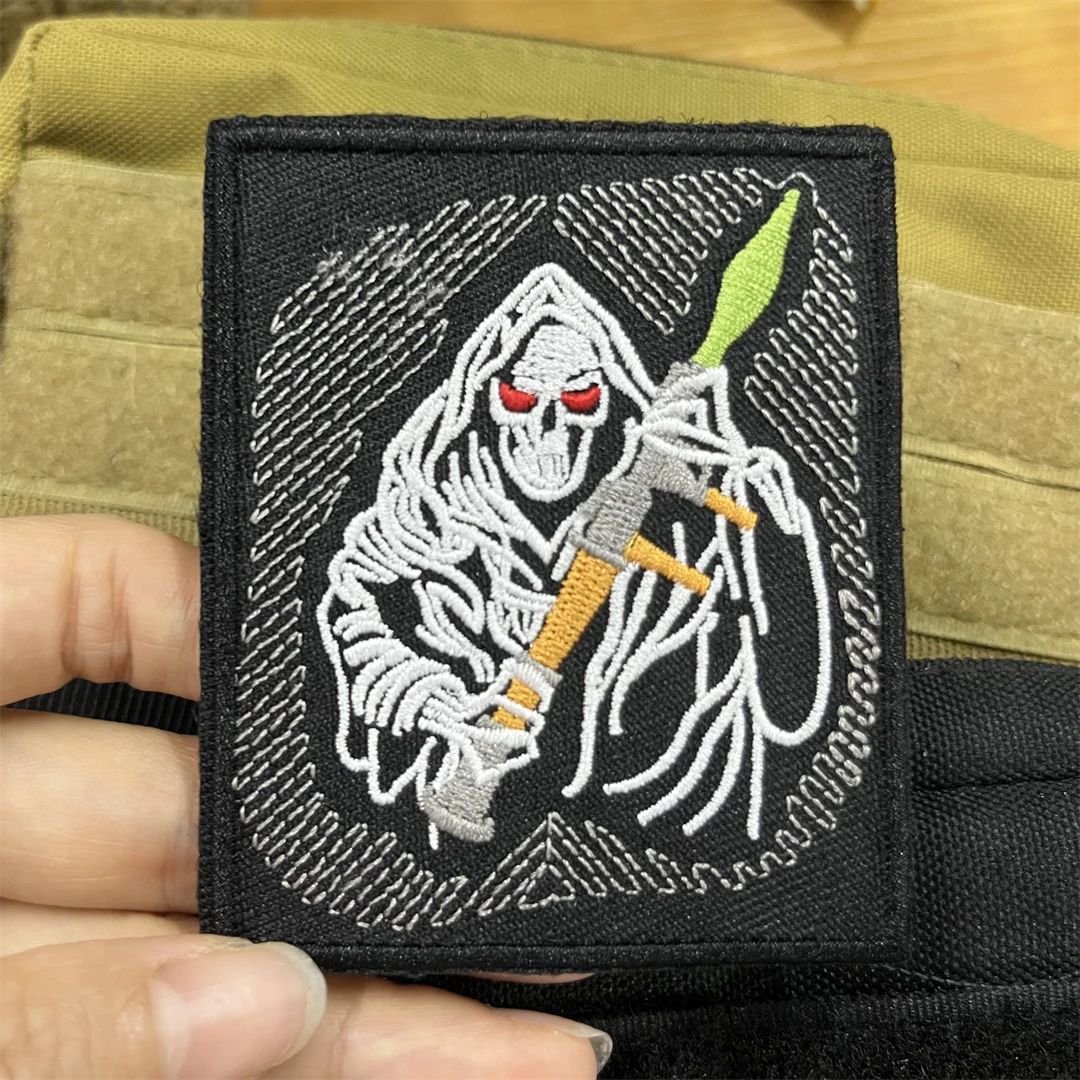 Death with A Gun Emblem Skull Embroidered Hook and Loop Patches Tactical Morale Badge Backpack Decoration Sticker