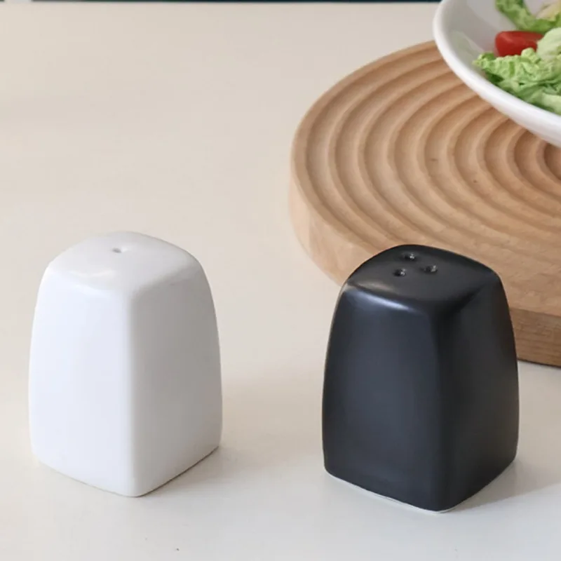 Japanese Simple Black White Ceramics Seasoning Bottle Set Porcelain Pepper Shaker Salt Spice Tank Home Kitchen Supplies