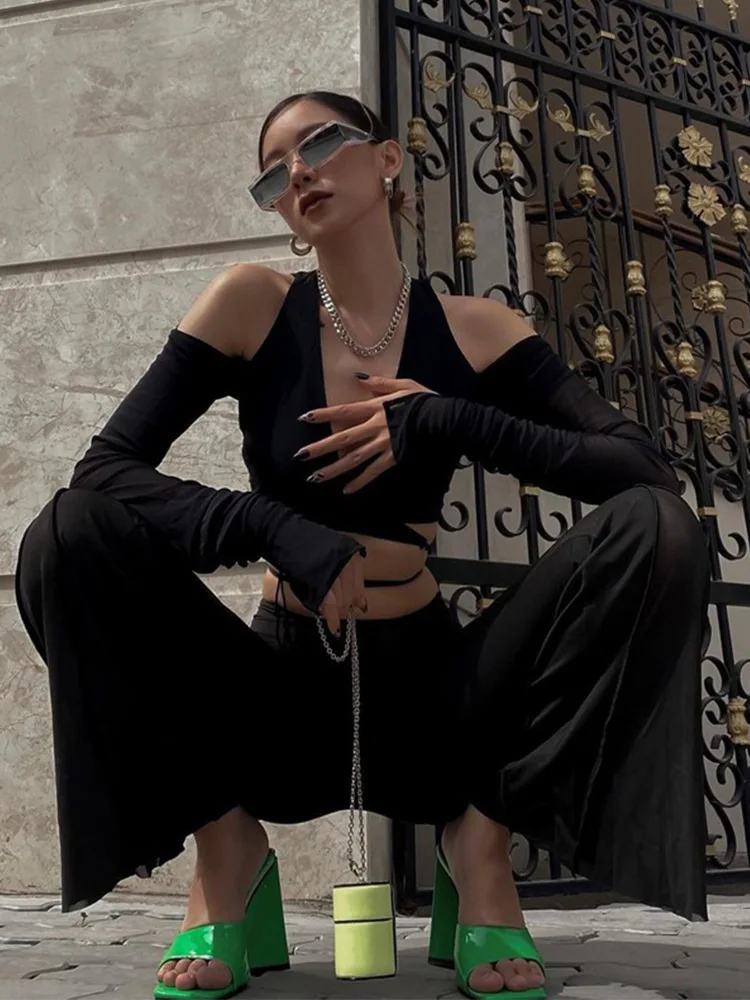 Seksowne czarne krótkie bluzki Streetwear moda damska 2024 zasznurować bandaż V Neck wycięte t-shirty z długim rękawem