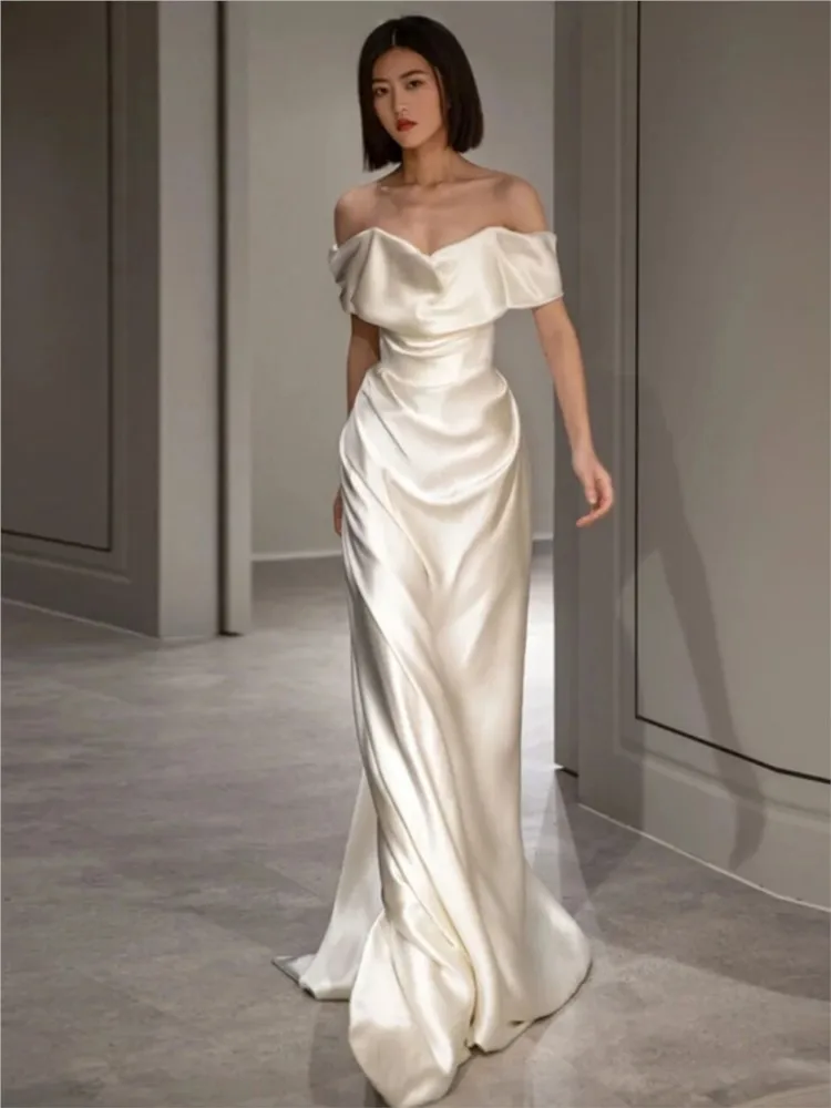 

White one-shoulder light satin welcoming veil banquet toasting dress