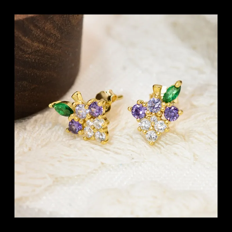 اليابانية "البنفسجي الحلو النبيذ" كريستال واضح عنب صغير S925 الفضة مطلي مطلية بالذهب وأقراط أقراط بيضاء لطيفة