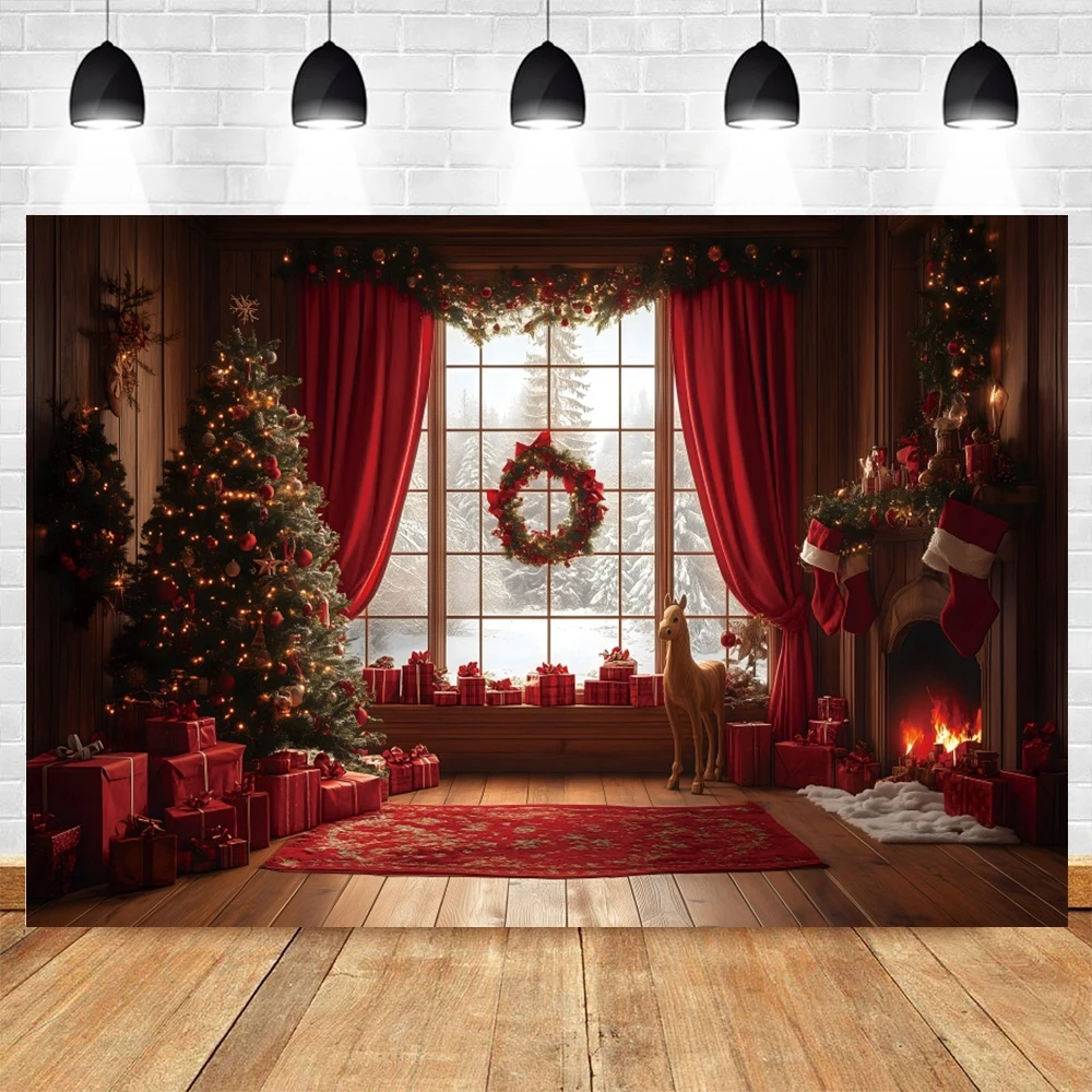 Kotak hadiah mainan pohon Natal latar belakang tirai merah tirai Natal bayi anak-anak potret keluarga latar belakang fotografi pesta Natal