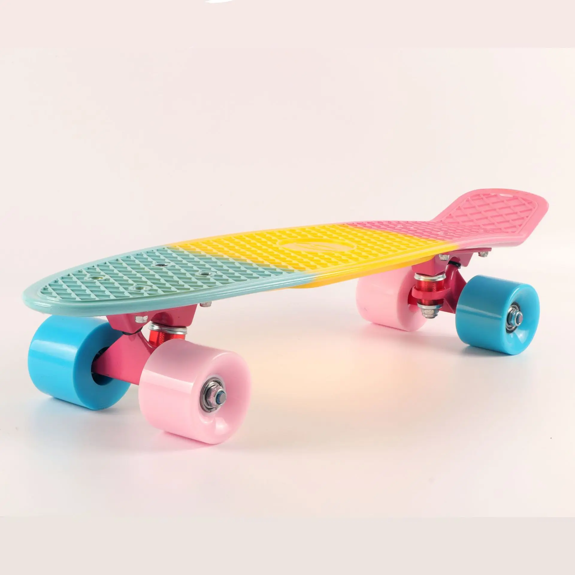 

56x15cm Kids Single Kicktail Fish Skateboard PP Material 4Wheels 3Color PU Wheels Mini Cruiser Board for 3‑6 Years Old Children