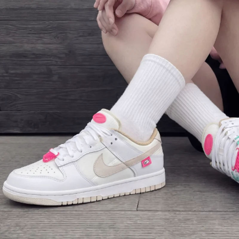 Bild 4: Nike Damen Dunk Low Freizeitsneaker, leichte, gepolsterte Skateschuhe DX6060-121