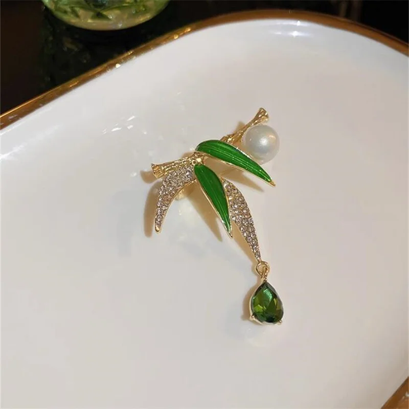 Korea Elegant Pearl Zircon Brooches for Women Tulip Ginkgo Bamboo Pins Opal Wheat Ear Suit Brooch Anti V-Collar Exposure Pins