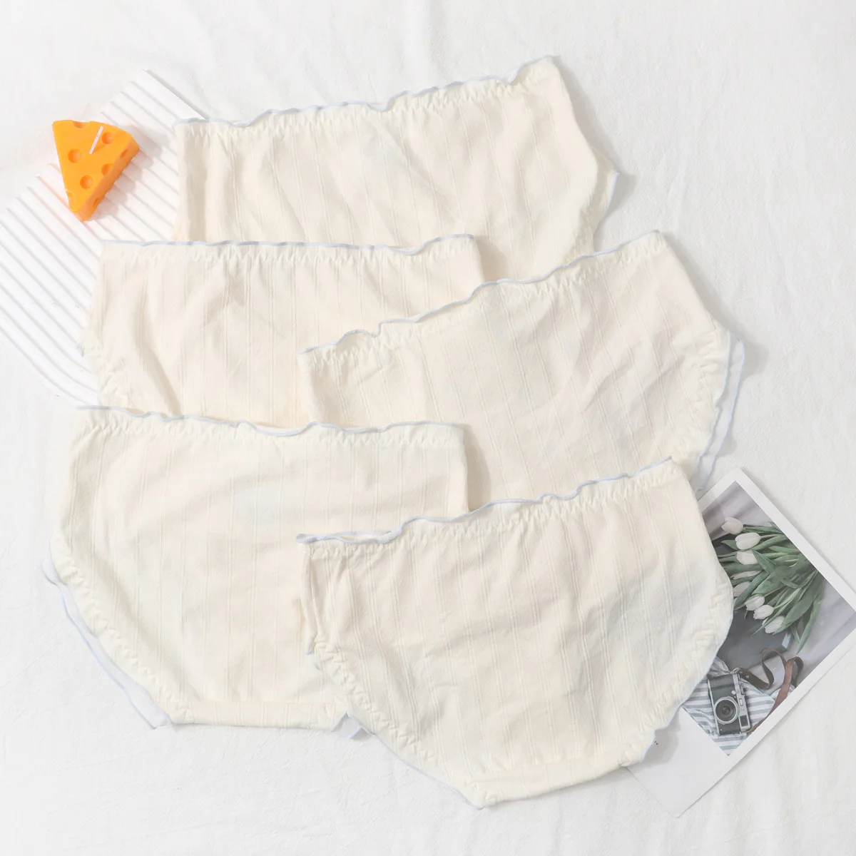 Girls' Underpants Made of Pure Cotton Breathable Cute Printed Thin Underwear Simple and Comfortable Student Triangle Pants