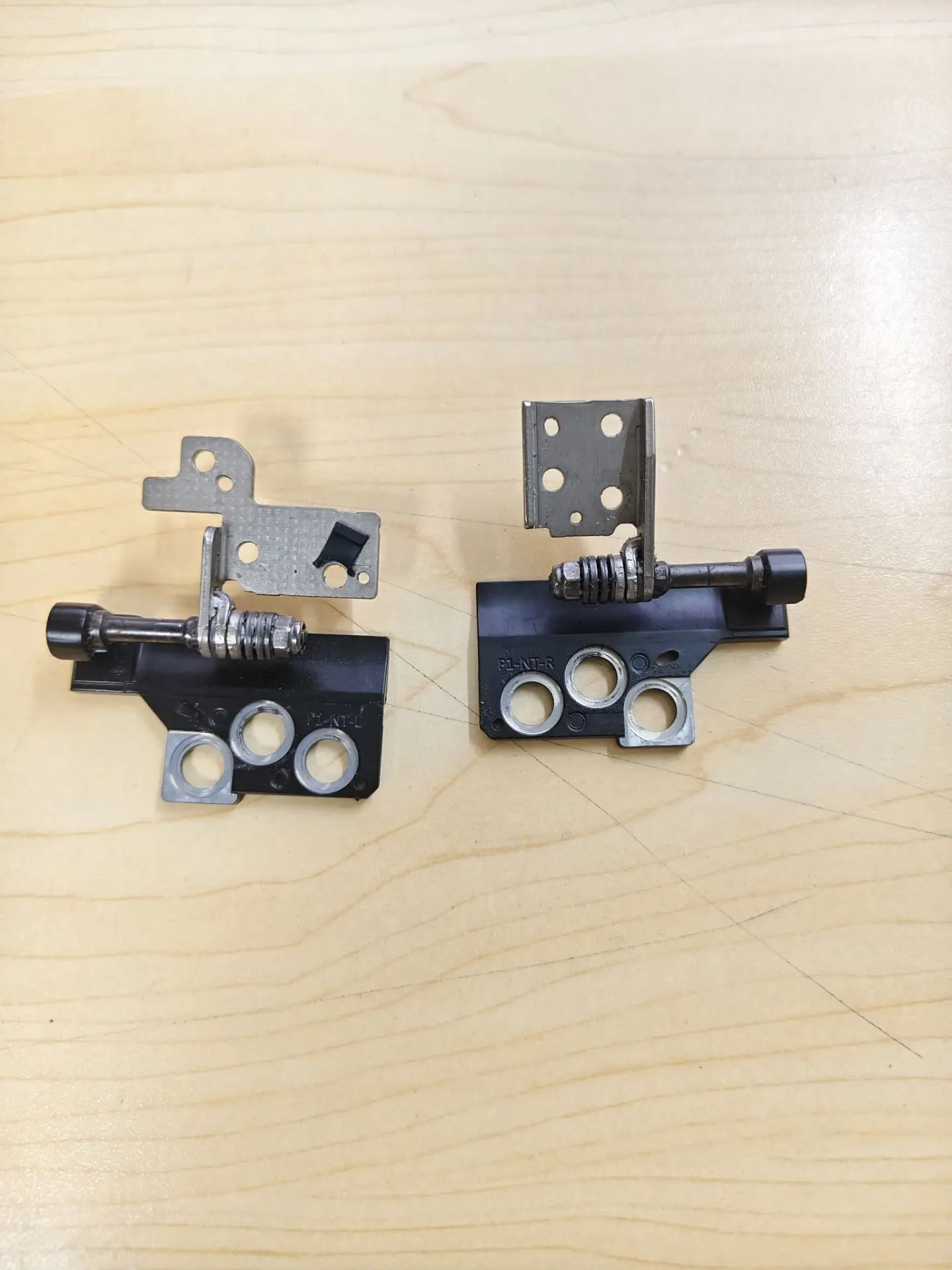 Used Parts for Lenovo ThinkPad X1 Extreme 1st 2nd 3rd Gen Hinges Kit for Non-Touch Screen 01YU736 01YU737