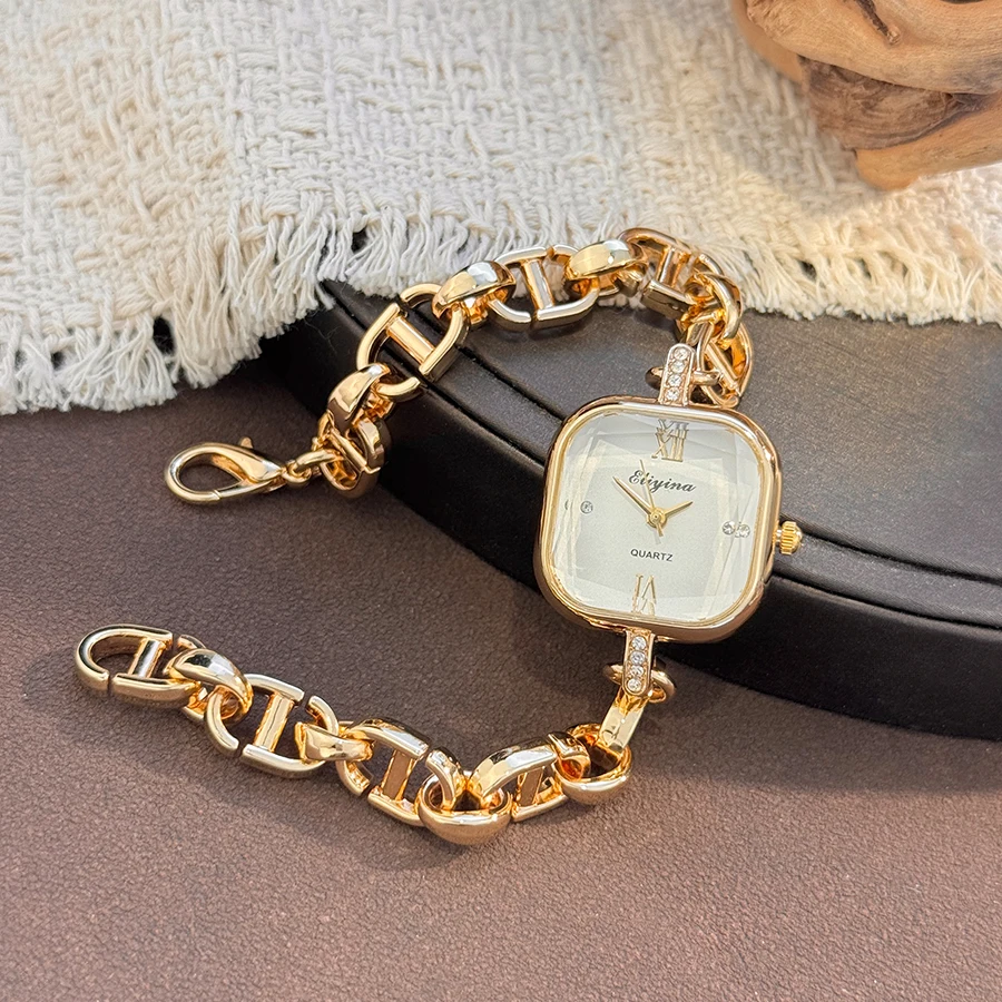 ساعة أوروبية أنيقة بسلسلة بسيطة عبر الحدود، حركة كوارتز زجاجية ذات قطع مربعة ممتازة للسيدات #5