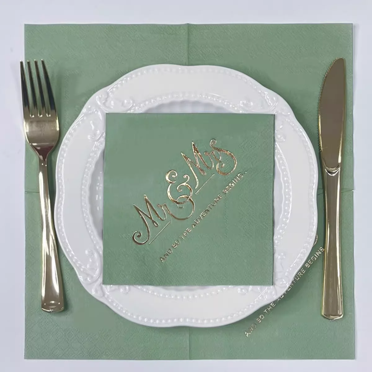 

MR & MRS Green Foil Napkins, Table Decoration, Tissue Napkins, Wedding, Banquet, Party, Cocktail, 50Pcs