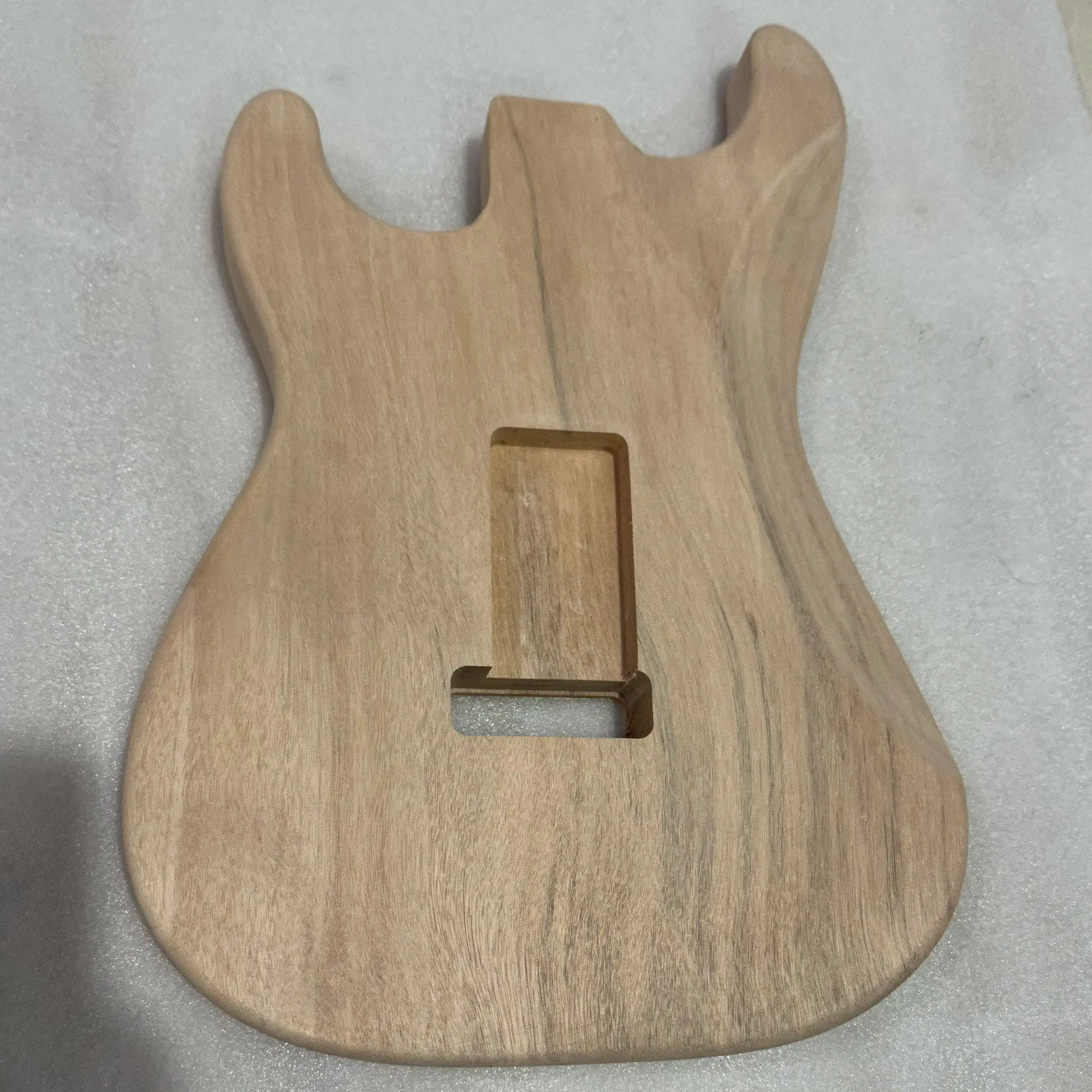 Mahogany Electric Guitar Body, Waterwave Pattern, Maple Veneer, Unfinished DIY, Barrel Part, 5.6cm Heel, New Arrival, 1 Piece