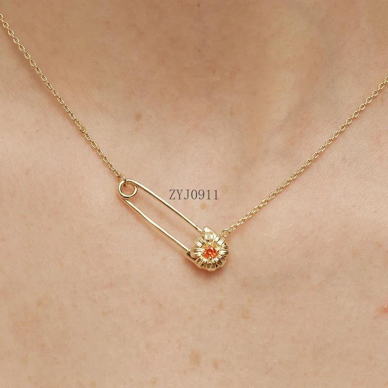 Collar de pin de principios de verano, diseño de nicho femenino, cadena de clavícula con colgante simple de alta gama