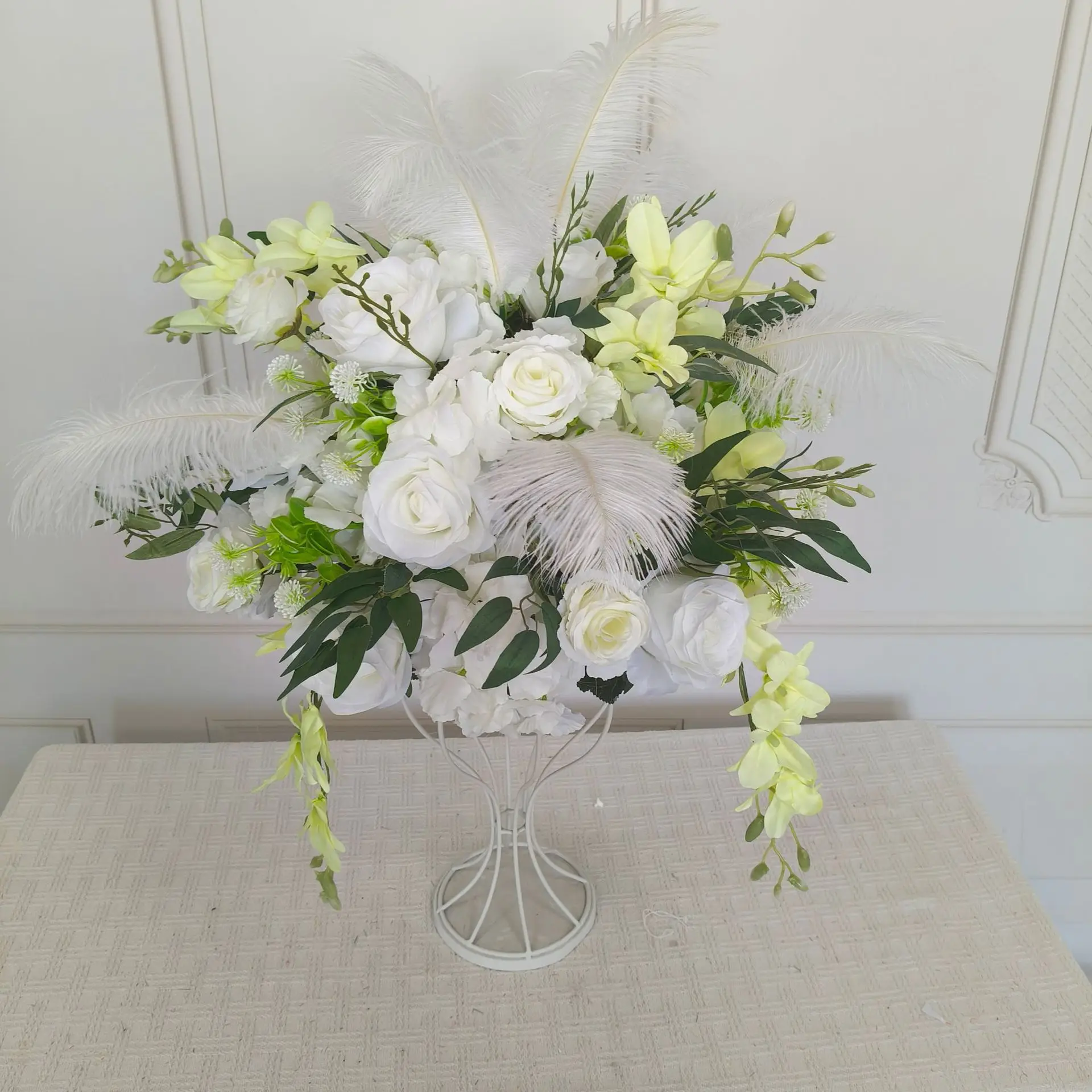 Luxuriöse Hochzeitstisch-Dekoration Blumenball Weiße Rose Eukalyptusblätter Deko Wegführung Blumenball Bühnendekoration – Detail 8