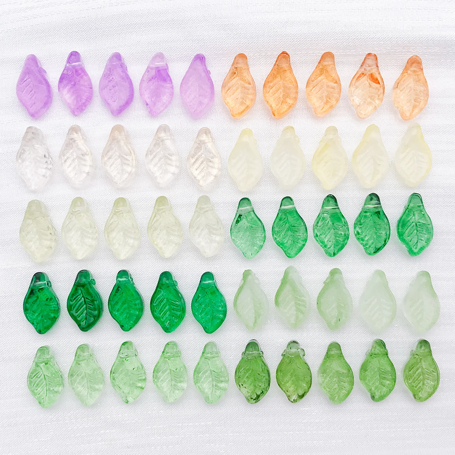 50 Stück 7 x 12 mm bunte Glasblatt-Abstandsperlen, lose Perlen für DIY-Armbänder, Halsketten, Ohrringe, Schmuckherstellung, Zubehör