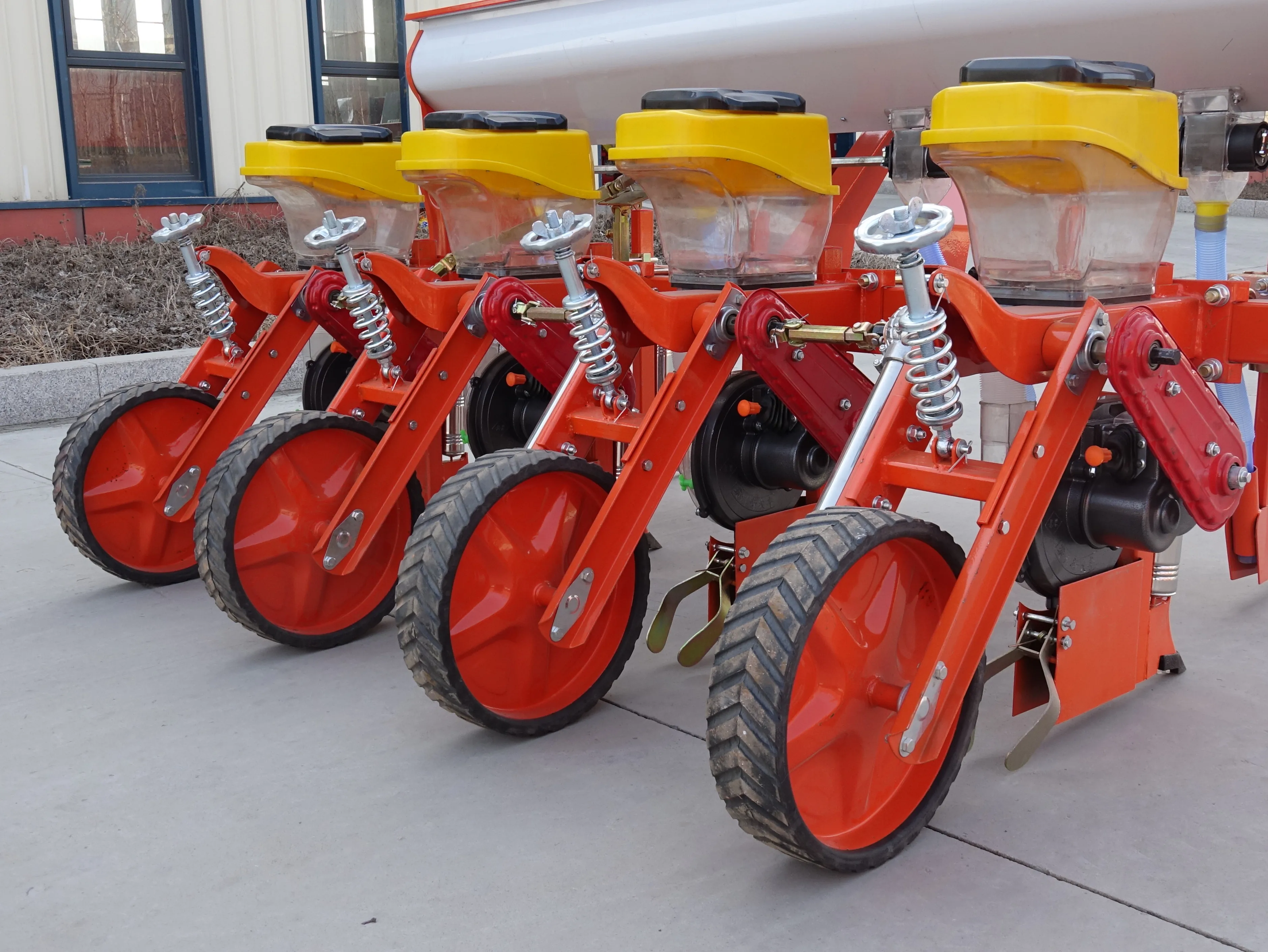 New Corn Planter for Tractor 3 Point 4 Row Planting Machine with Fertilizer Box Soybean Planter Corn Seeder