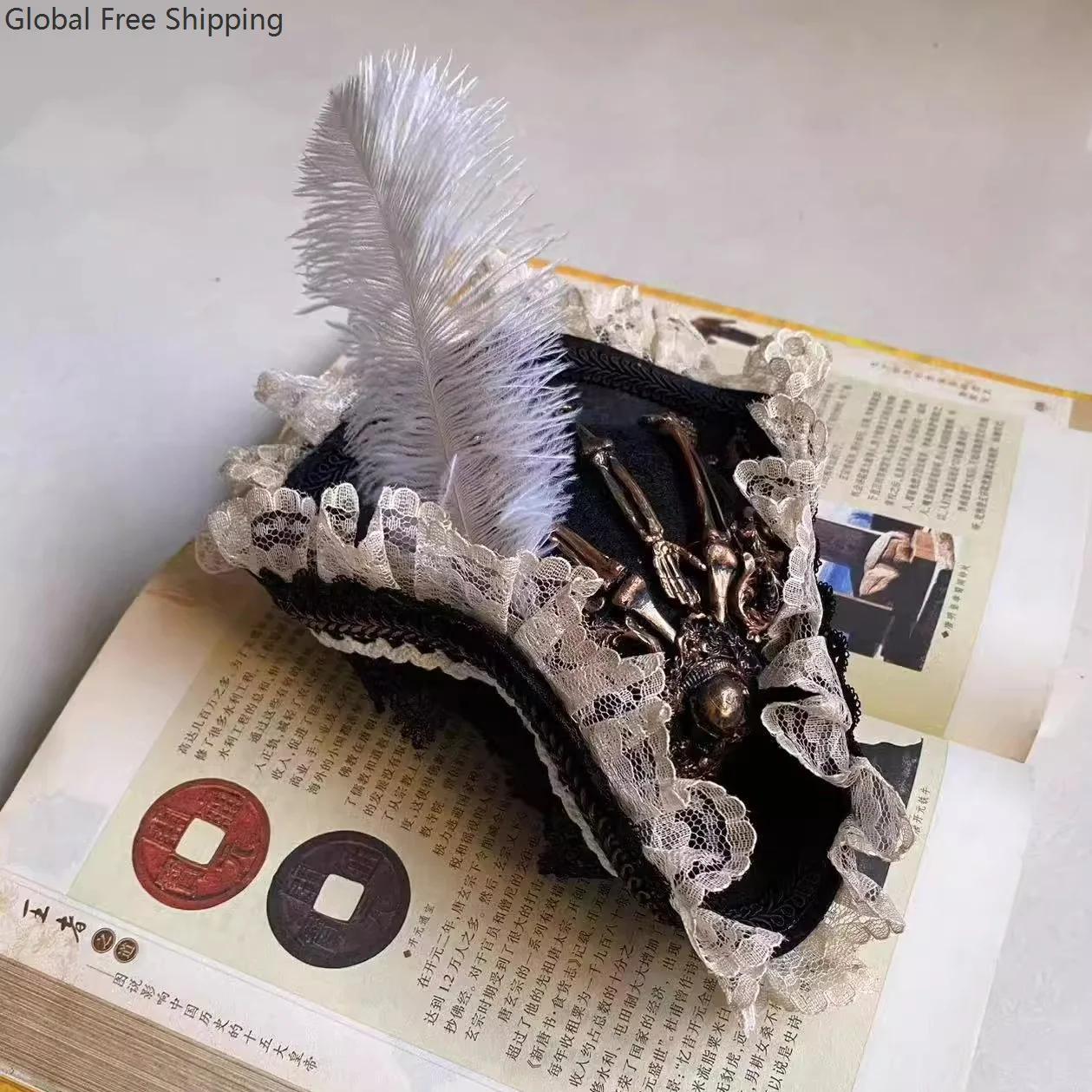 2025年新作 海賊帽子 レトロ ゴシック風 伯爵夫人 パール 三角帽子 ハロウィンパーティー コスプレ 海賊 羽根飾り帽子 コスチュームアクセサリー 小道具