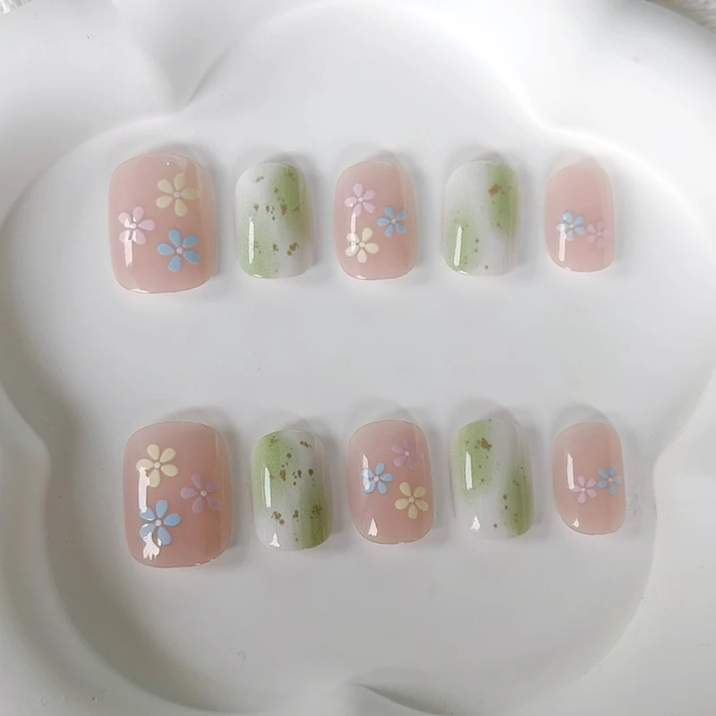 

10Pcs Spring Green Gradient Floral Design Press on Nail Korean Style Small and Fresh Short Round Head Cute Manicure Nail Art