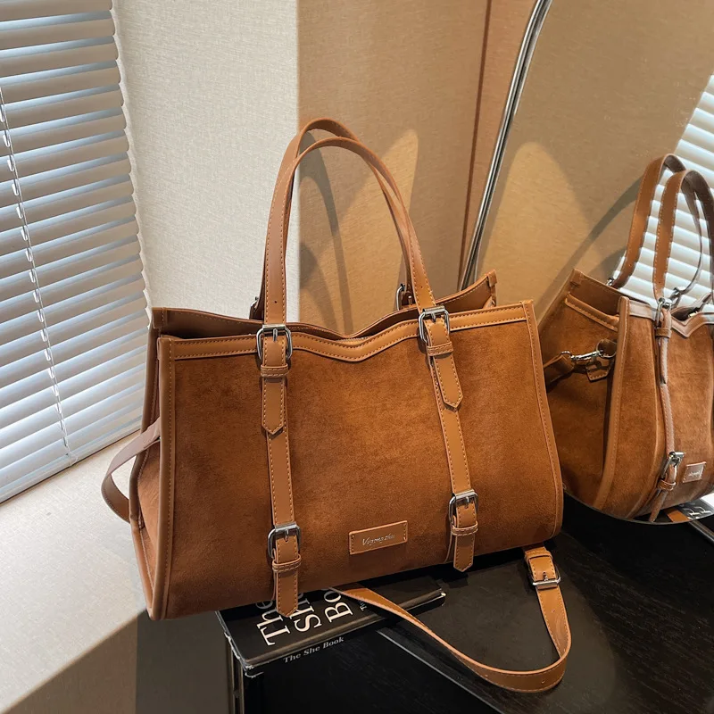 

2025 Winter Spacious Shoulder Bag, Women's Fashion Crossbody Purse, Versatile Day to Night Tote, Minimalist Sling Bag, Textured