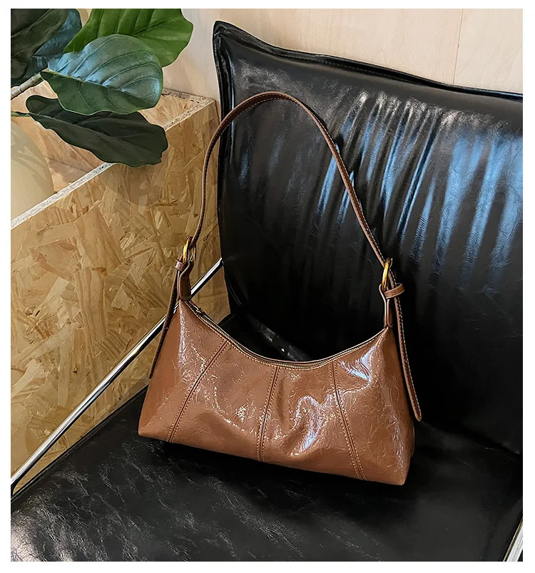 

Французская сумка подмышки 2025 года — кошелек через плечо из мягкой кожи, просторное и стильное летнее незаменимание.