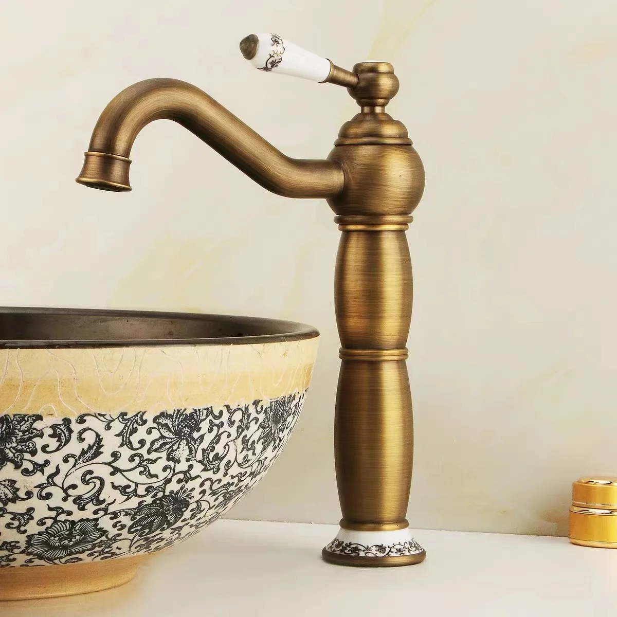 

Bathroom Faucet Antique Bronze Finish Brass Basin Sink Solid Brass Faucets Single Handle Water Mixer Taps Bath Crane European
