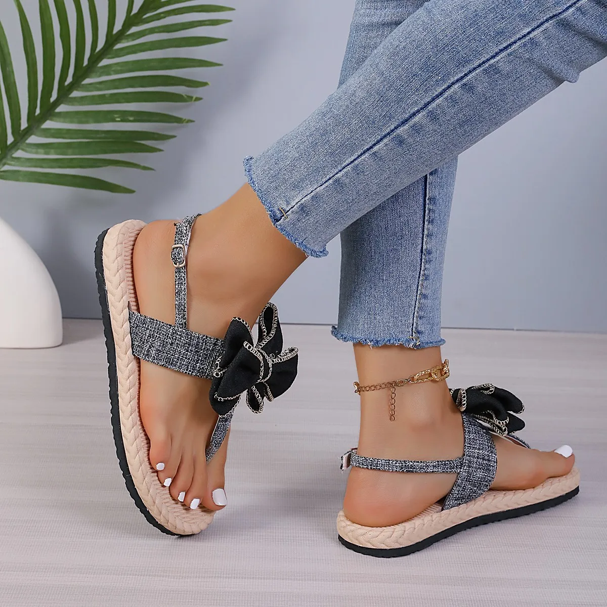 Wear Flat Foot Pinched Bow After The Trip Open Toe All Lightweight Comfortable Non-slip Simple Wear-resistant Women's Sandals