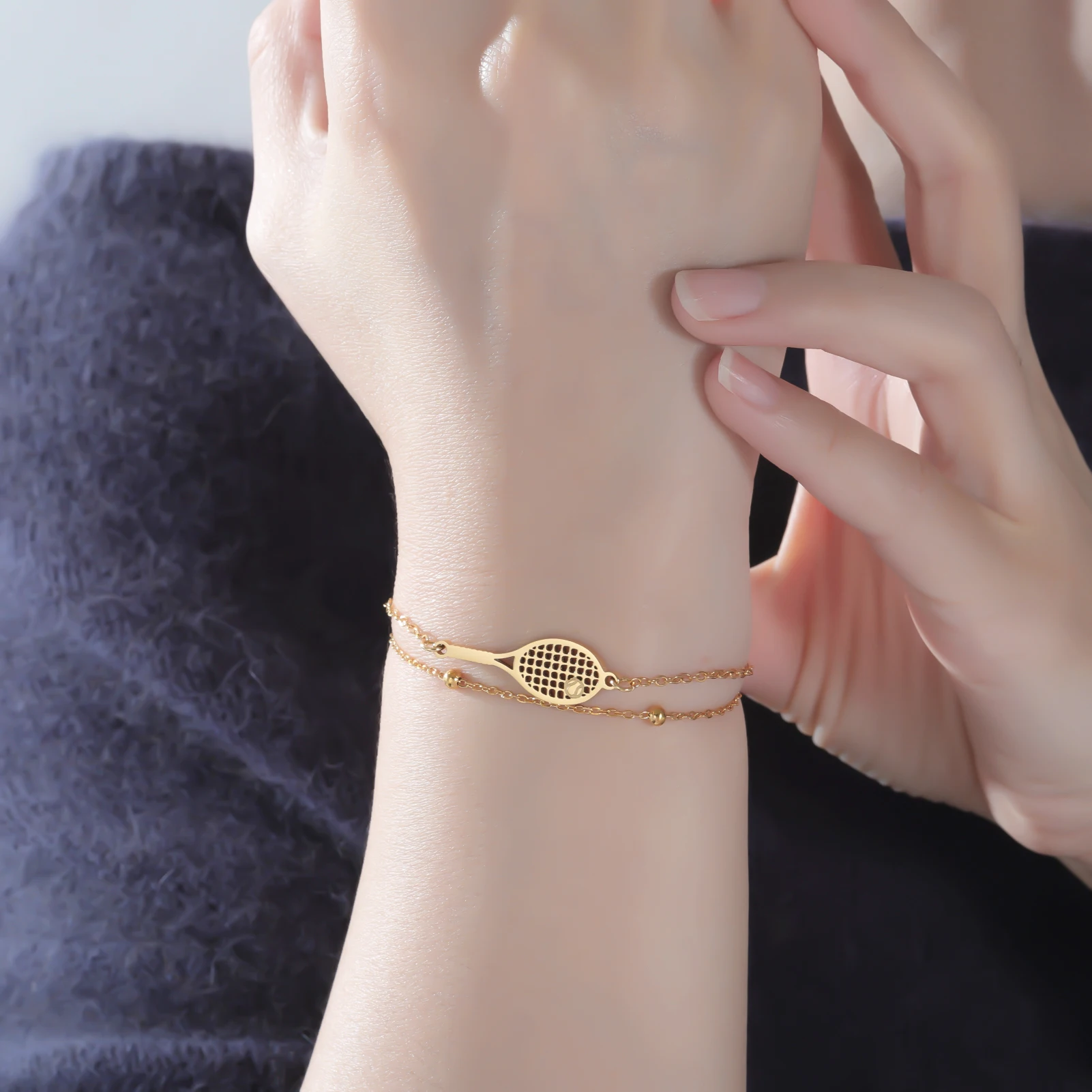 Kkjoy Hohles Tennisschläger-Armband, Edelstahl-Armband, Sport-Charms, Schmuck, minimalistisches Geschenk für Tennisliebhaberinnen, Frauen und Mädchen – Detail 8