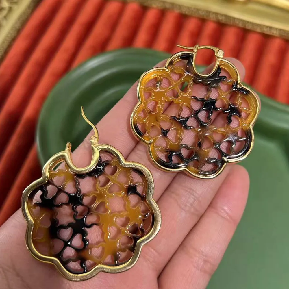 European and American fashion jewelry simple hollow smudged amber pattern earrings personalized versatile earri