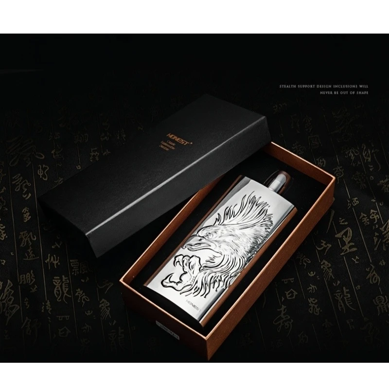 

High-end Metal Hip Flask，17OZ Stainless Alcohol Flask with Eagle Texture Whisky Bottle Vodka Liquor Bottle Suitable As A Gift