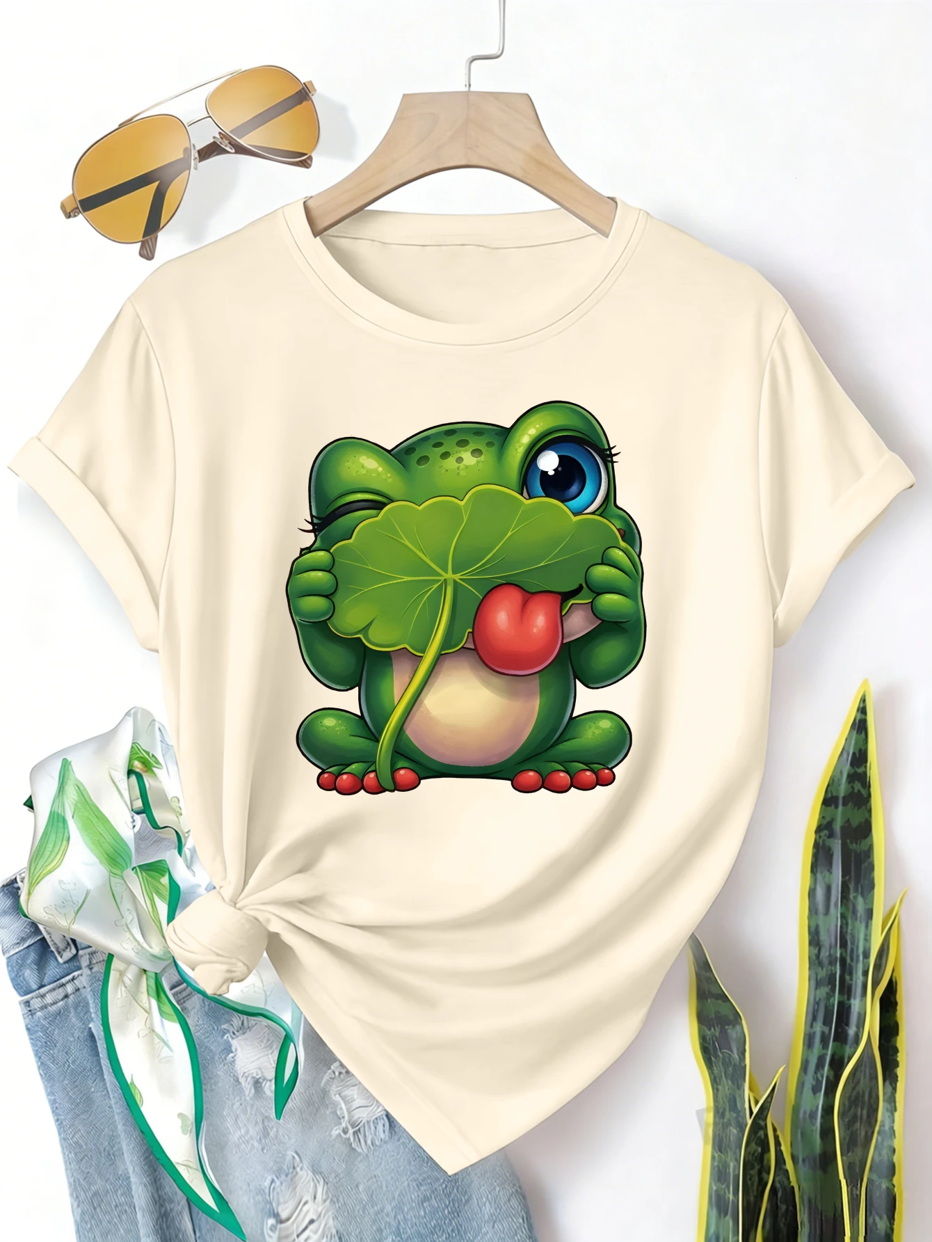 

Plus size women's short sleeve T-shirt Cute Frog Holding Leaf soft and comfortable fabric summer outfits women's clothing