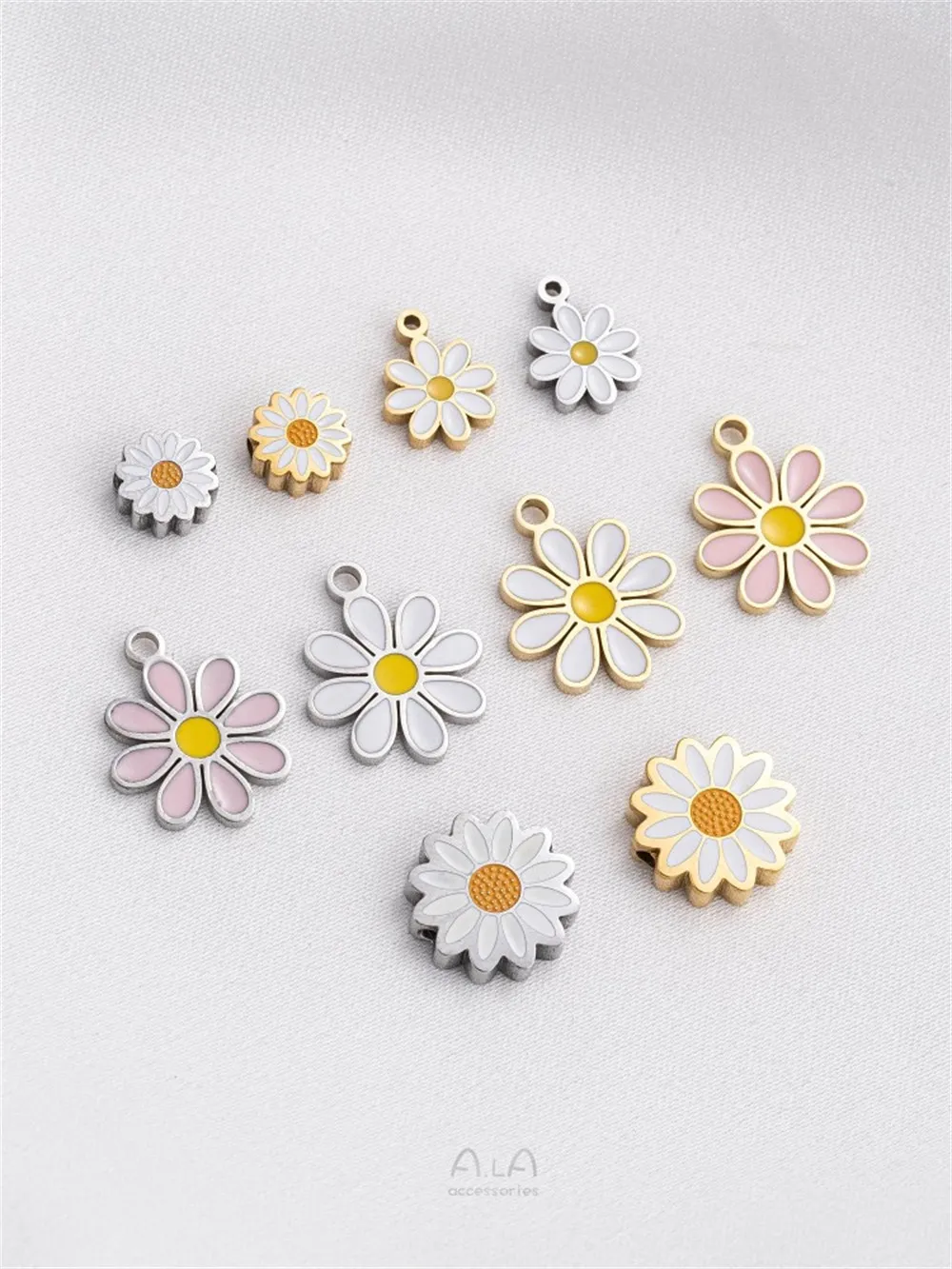 Titanium Steel Vacuum Plated 14K Real Gold Droplet Oil Small Daisy Pendant Pink Flower Separated Bead DIY Jewelry Accessories