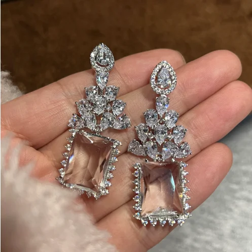 

Simple and exquisite transparent large diamond crystal texture stitching exaggerated earrings women's light luxury temperament